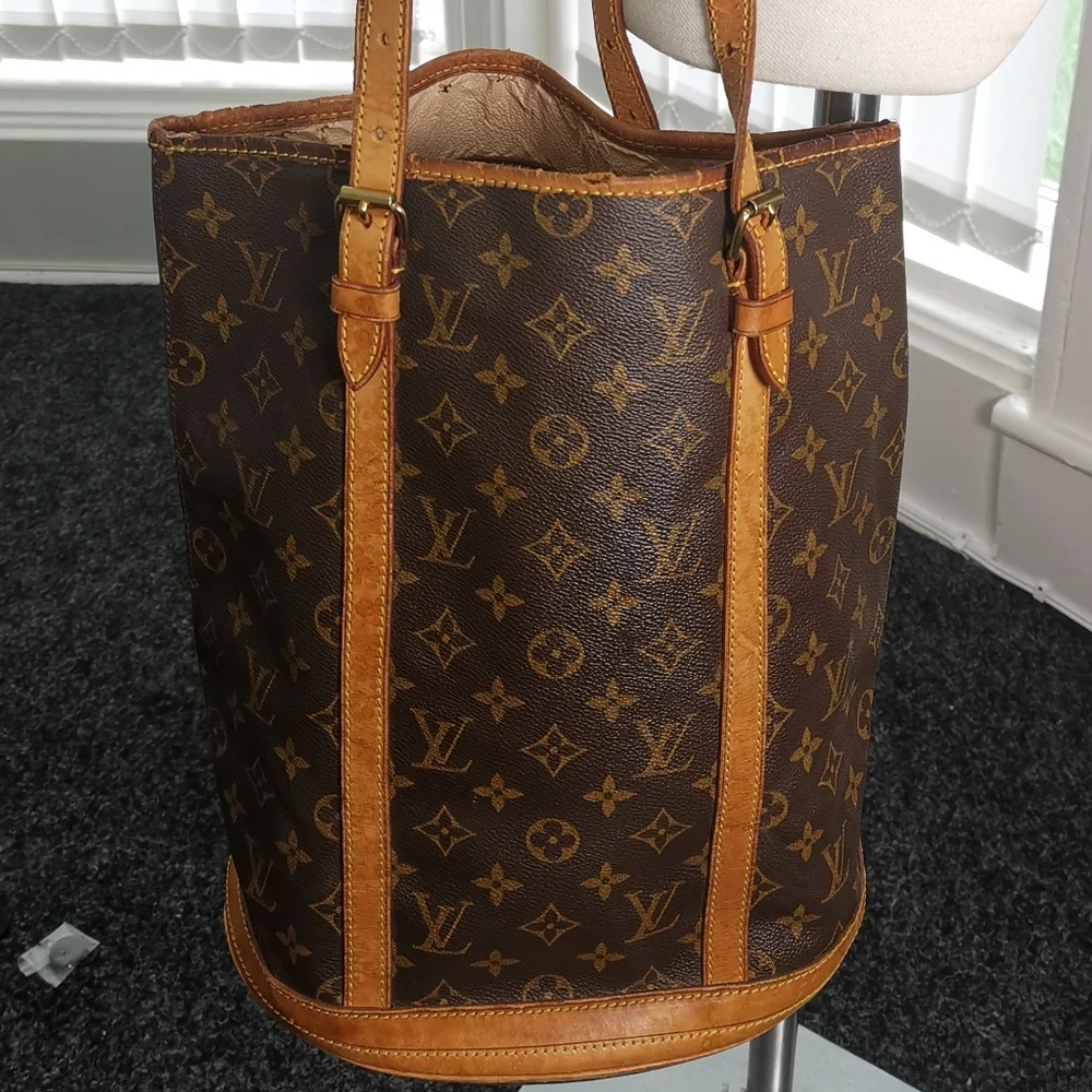 Louis vuitton shoulder bag - Picture 1 of 9